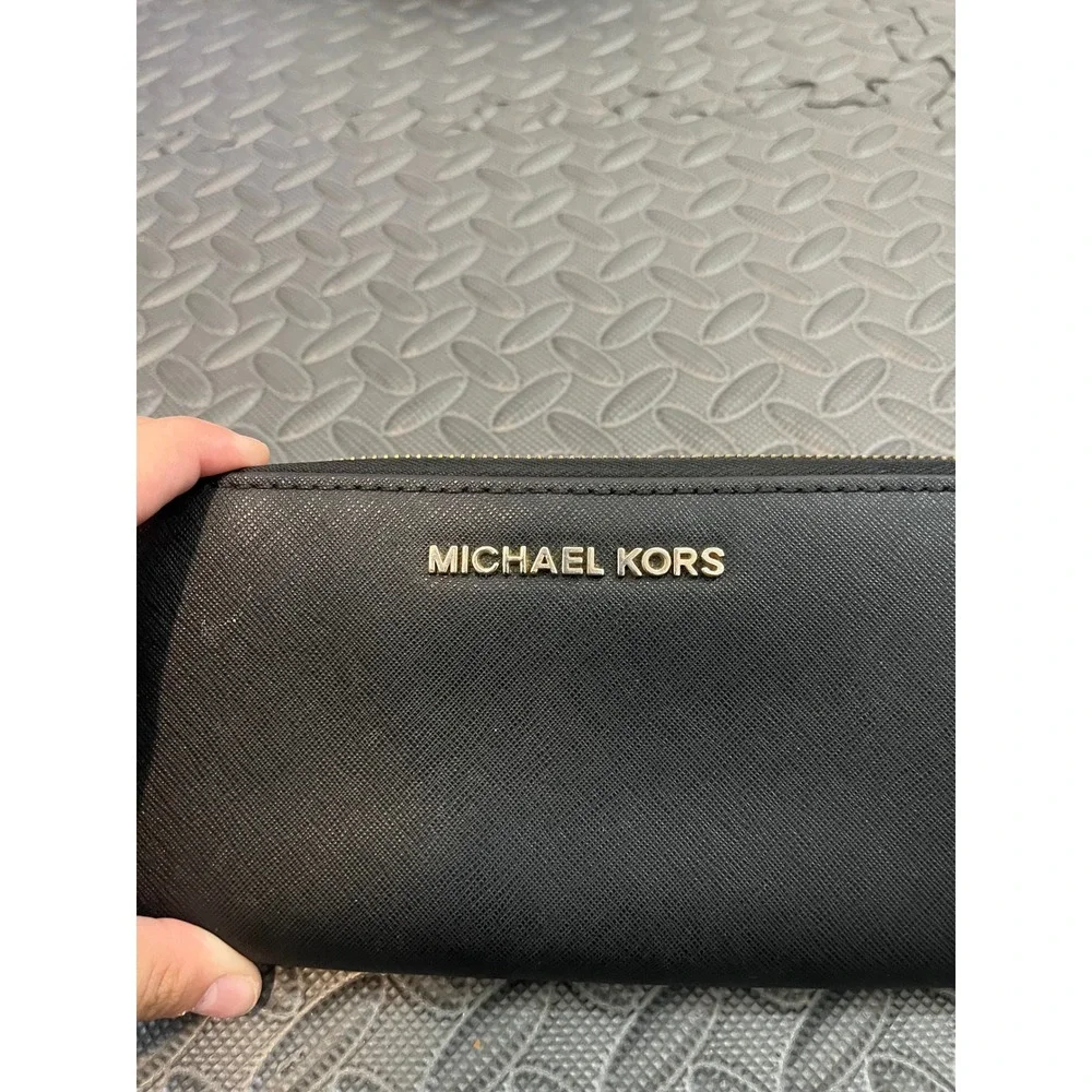 Michael Kors Zip Around Wallet Womens OS Black Saffiano Leather Gold Logo